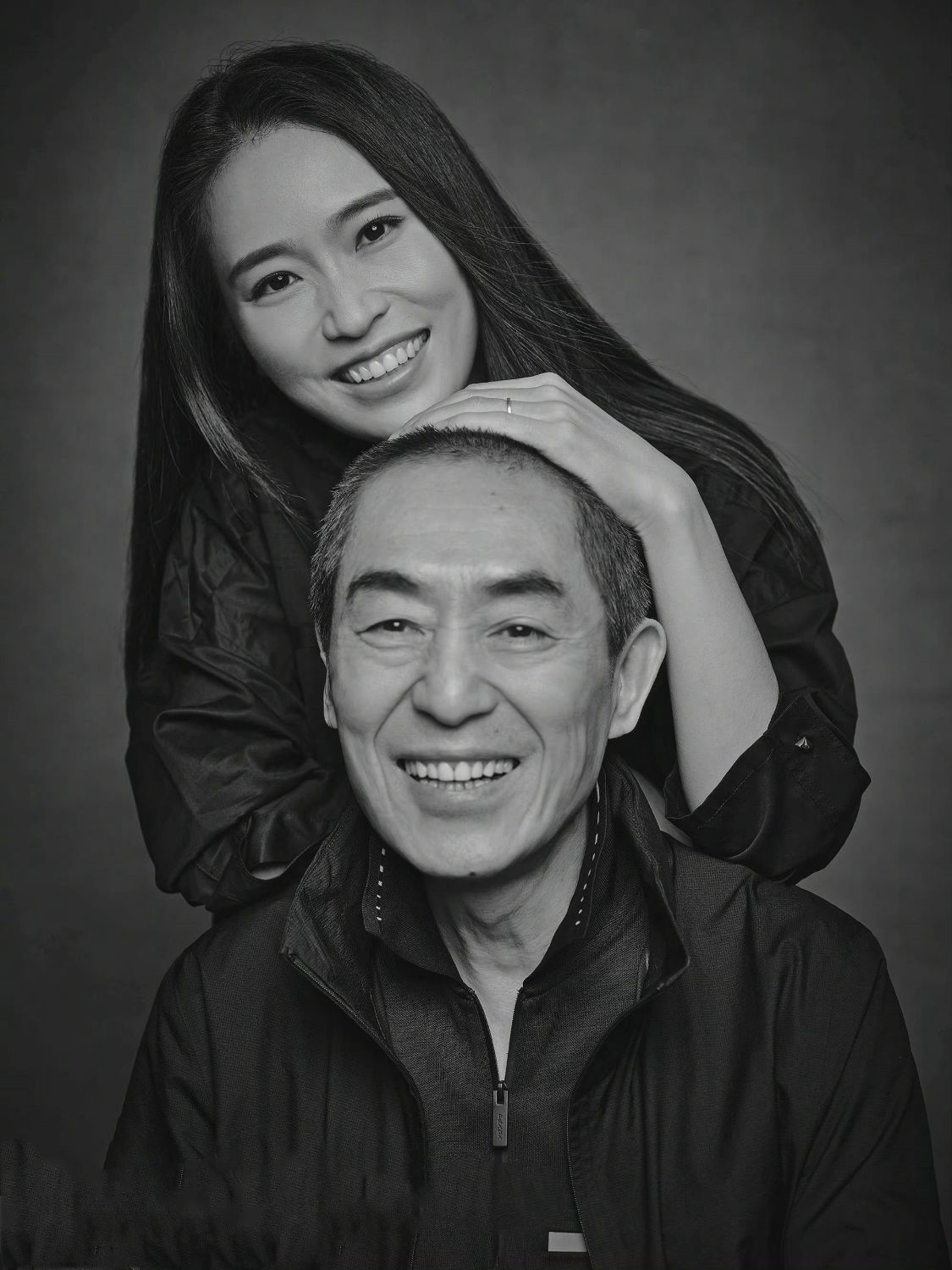 这一幕,顿时让张艺谋感到震惊,他怎么也想不到,女儿的男朋友竟然敢