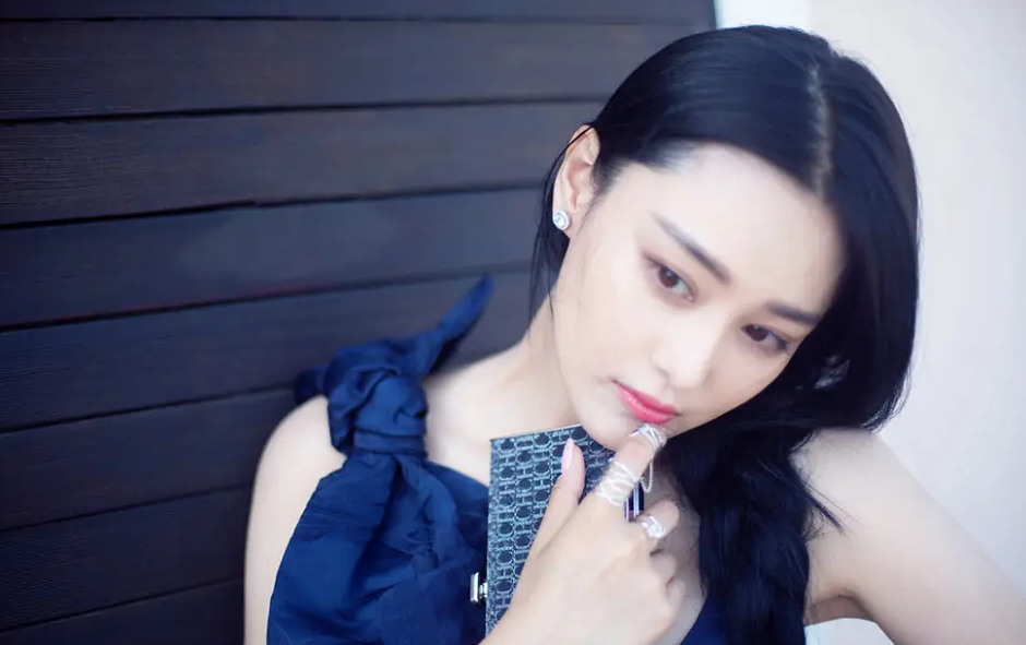 回顾演员张馨予嫁何捷当军嫂婚后生一女日子红红火火有滋味