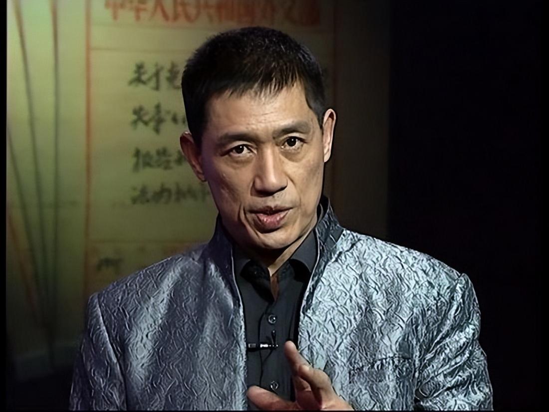 回顾石凉当过主持人也做过演员经历两段婚姻如今过得很幸福