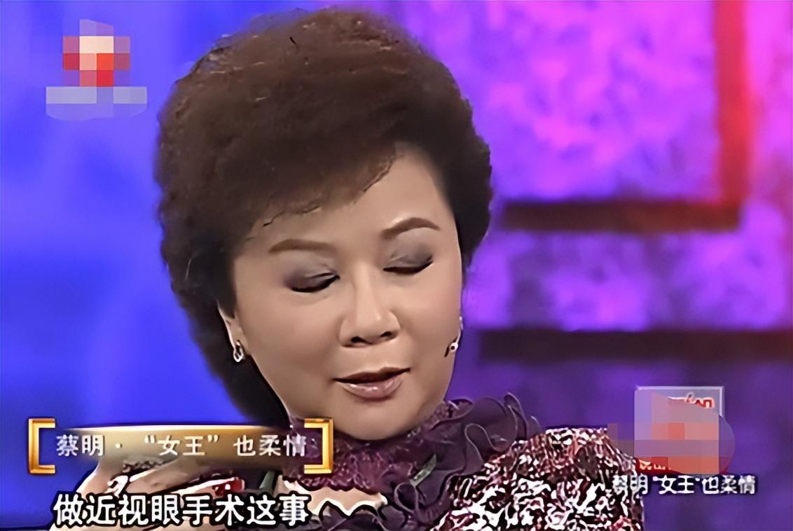 回顾蔡明儿子丁丁36岁仍未婚无子女是蔡明的骄傲也是她的心病