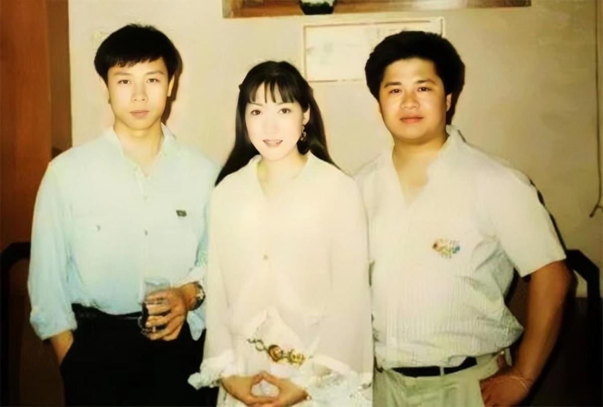 回顾著名演员胡亚捷娶初恋为妻曾3次闹离婚如今幸福美满