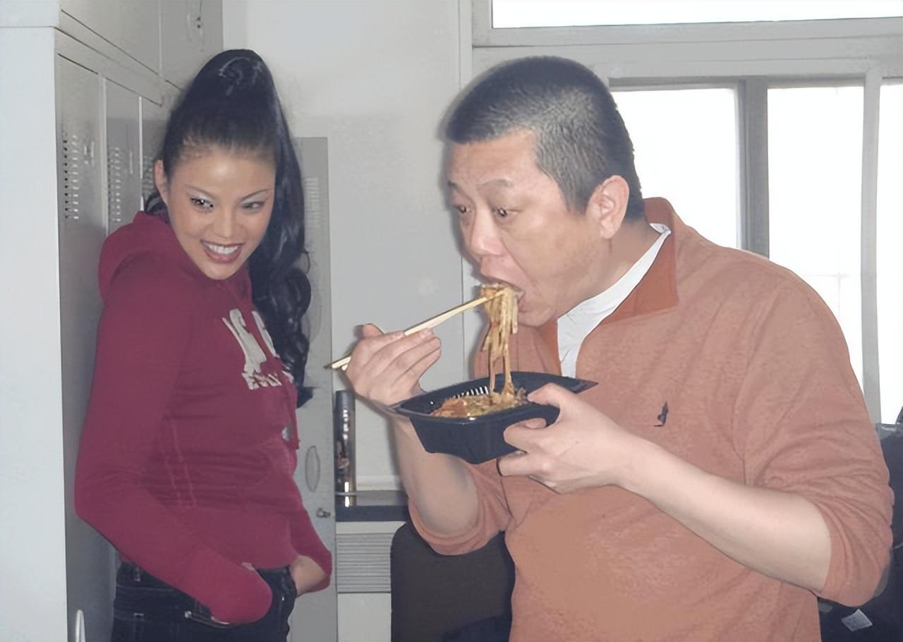 他们不想张扬,也不想引起大家过多的关注,因为在文化界的地位,陈丹青