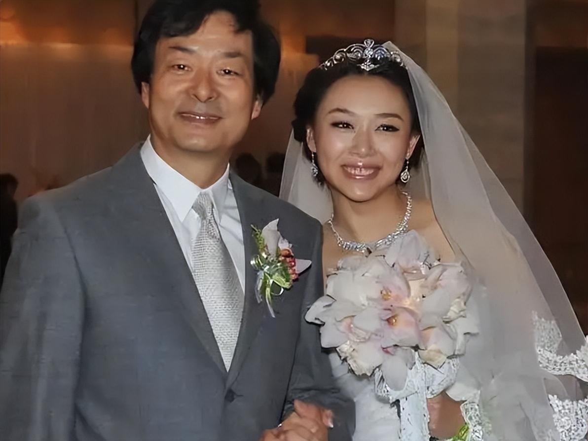 回顾濮存昕老婆宛平嫁初恋男友恩爱几十年女儿出嫁还要倒贴50万