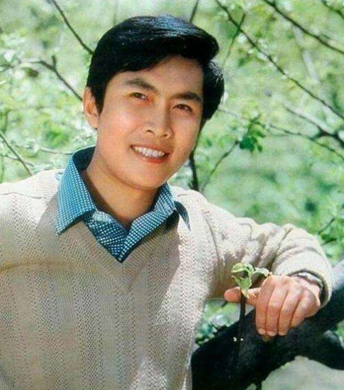 回顾唐国强之女唐莉早逝的母亲我再婚的父亲读懂亲情后泪满流