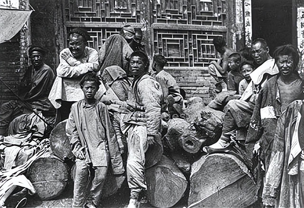 回顾古代闹饥荒时为何百姓放着河里鱼虾不抓宁可吃草根啃树皮