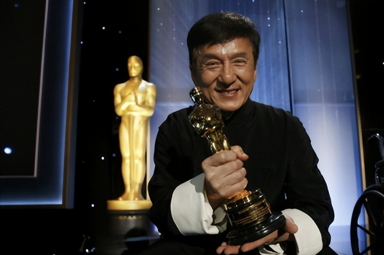 回顾成龙出席活动引争议洪金宝的怒怼更是将这场争议推向高潮