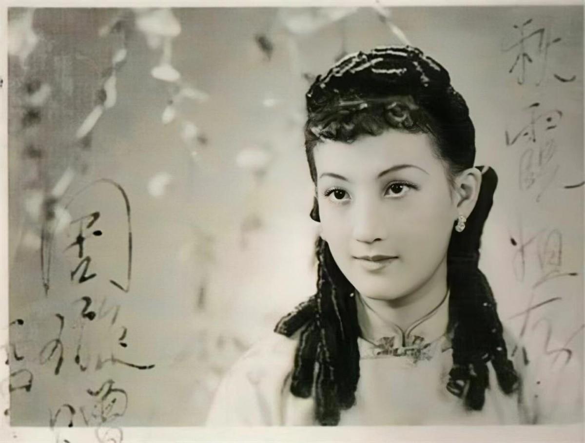 回顾周璇30年代当红女星3段婚恋无疾而终37岁死于精神病院