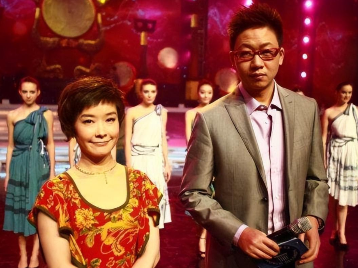 回顾主持人王雪纯我这辈子遗憾的事情就是没给丈夫生个孩子