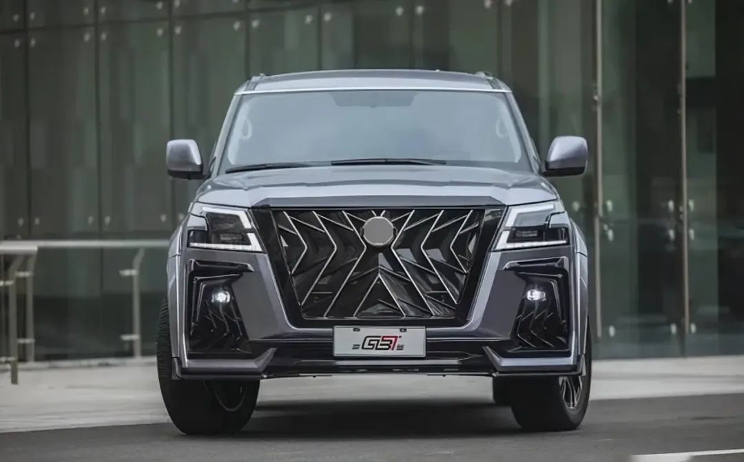实拍日产途乐黑鹰版,中网造型霸气,搭载5.6l v8,爆出398马力
