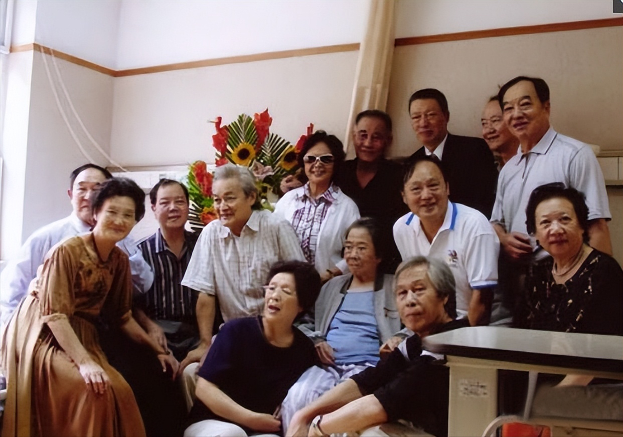 回顾原来他已去世11年了晚年饱受癌症折磨如今儿女成他的骄傲