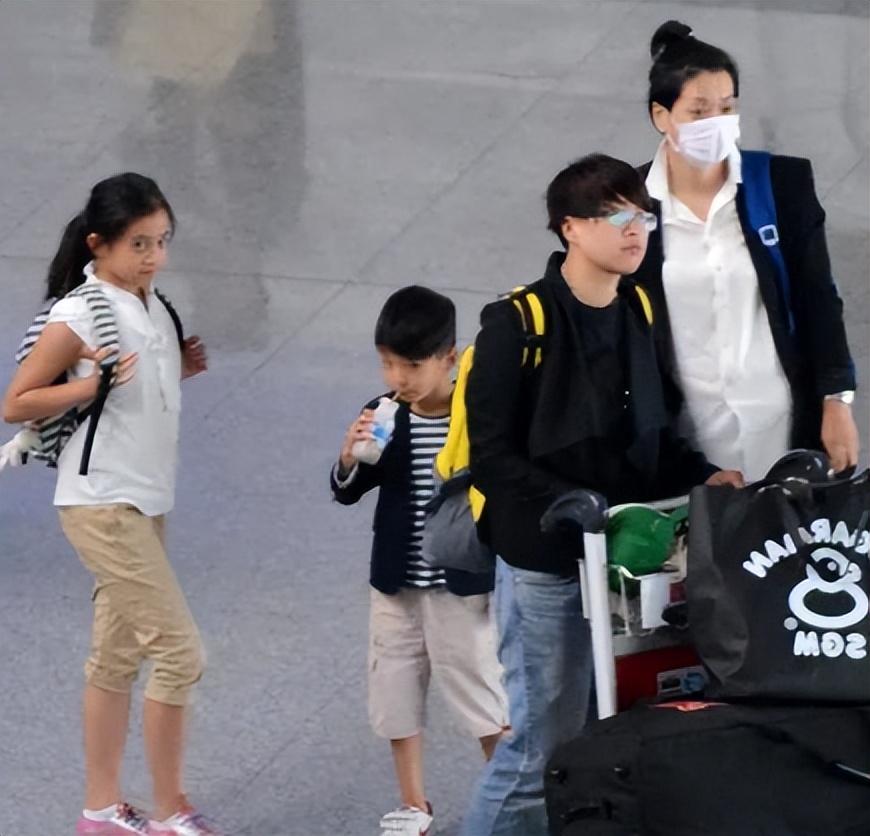 在见到解直锟的第一眼时,毛阿敏在心中就认定了他以后是自己的未来的