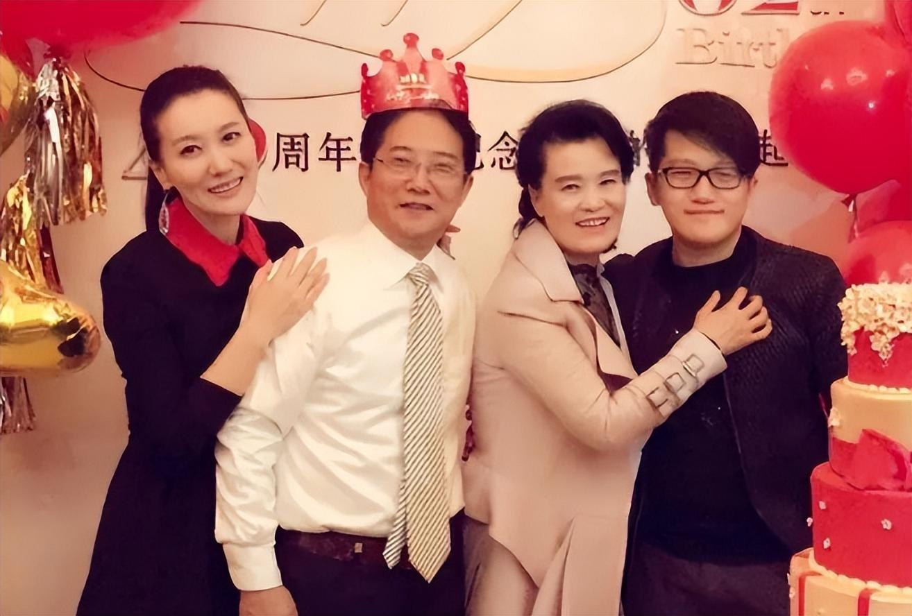 回顾12次登上春晚6次献唱奥运嫁给院士邓中翰的谭晶怎样了