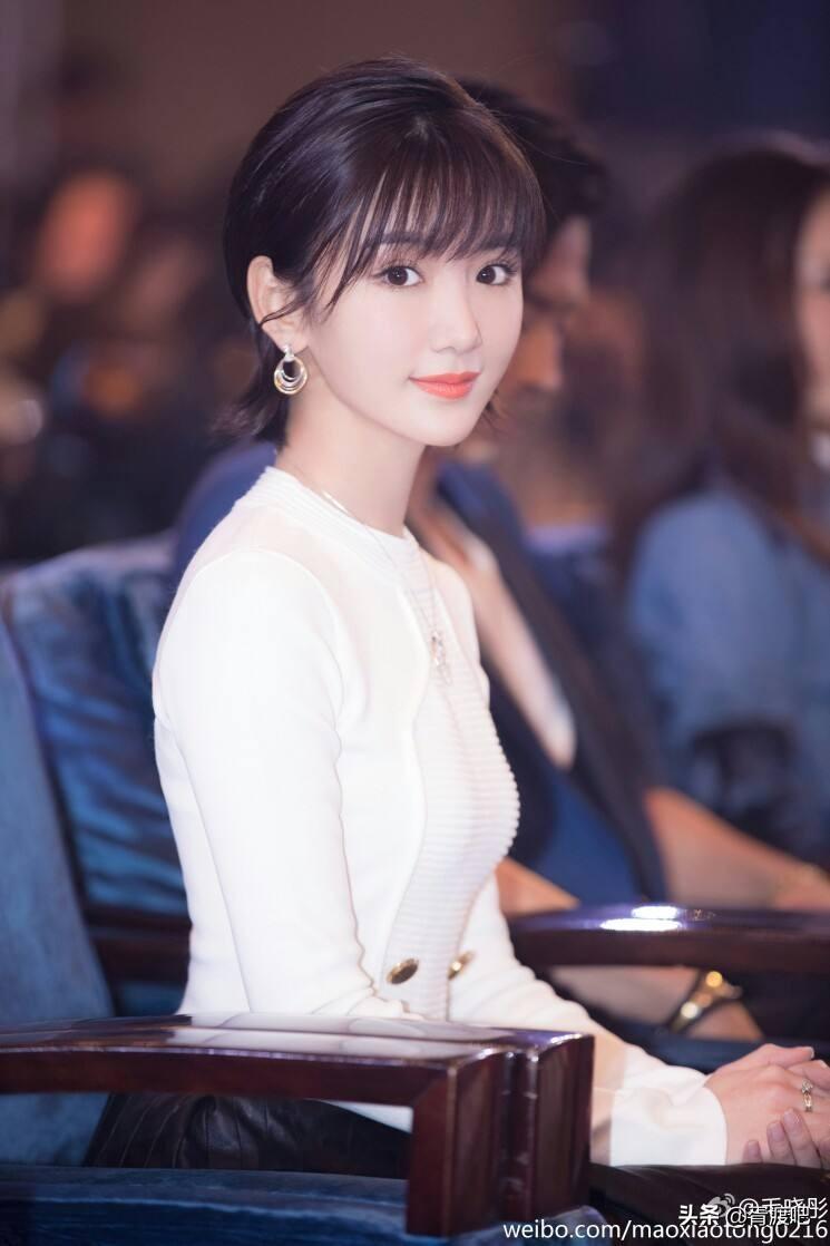 回顾毛晓彤出生被父亲扔进垃圾桶走红后被父亲索要5000万赡养费