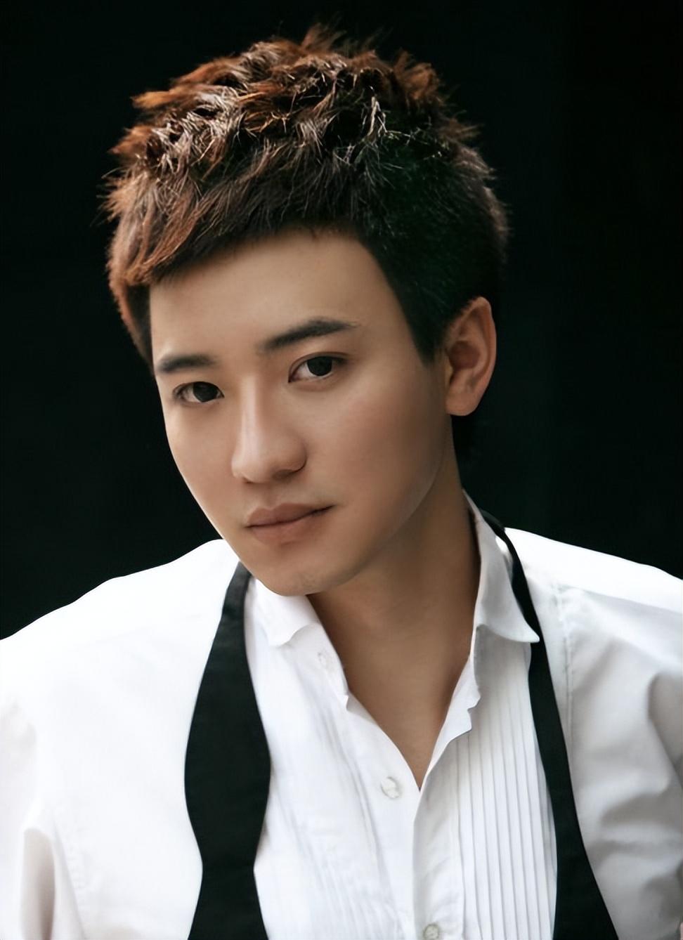 第一次见面,不论是刘璇还是王弢,都没有给对方留下好印象,甚至都对