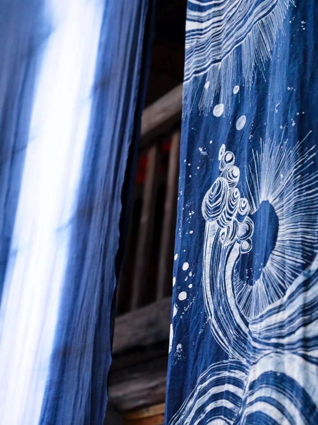 项目名称:中国传统非遗文化——蜡染   项目简介:  蜡染,又称蜡缬是 