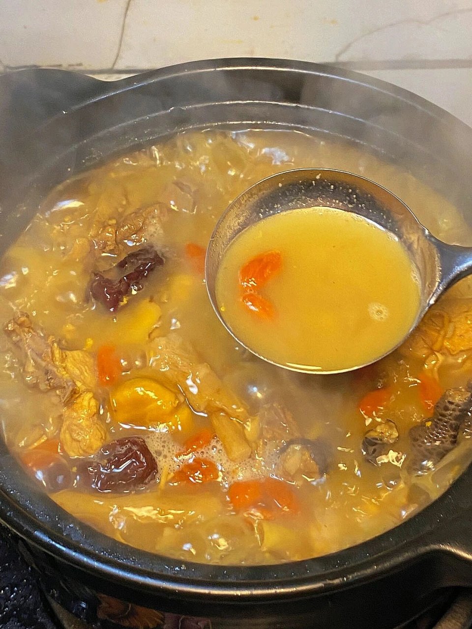每次回家,最让我期待的就是外婆煲的那锅板栗养生土鸡汤02