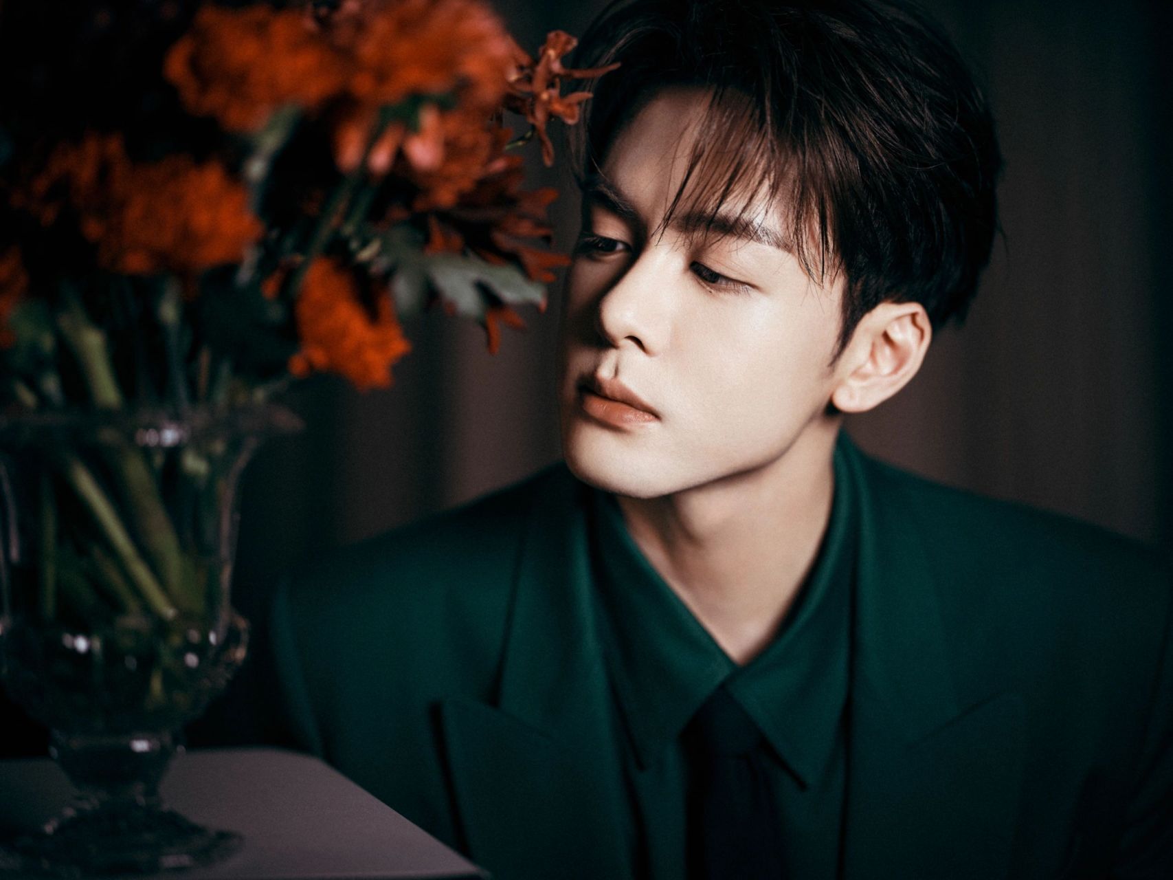 97曾舜晞的 valentino 时尚之旅  演员曾舜晞身着 valentino2024