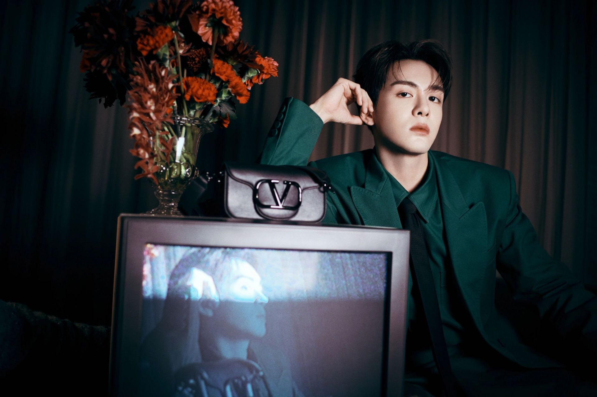 97曾舜晞的 valentino 时尚之旅  演员曾舜晞身着 valentino2024