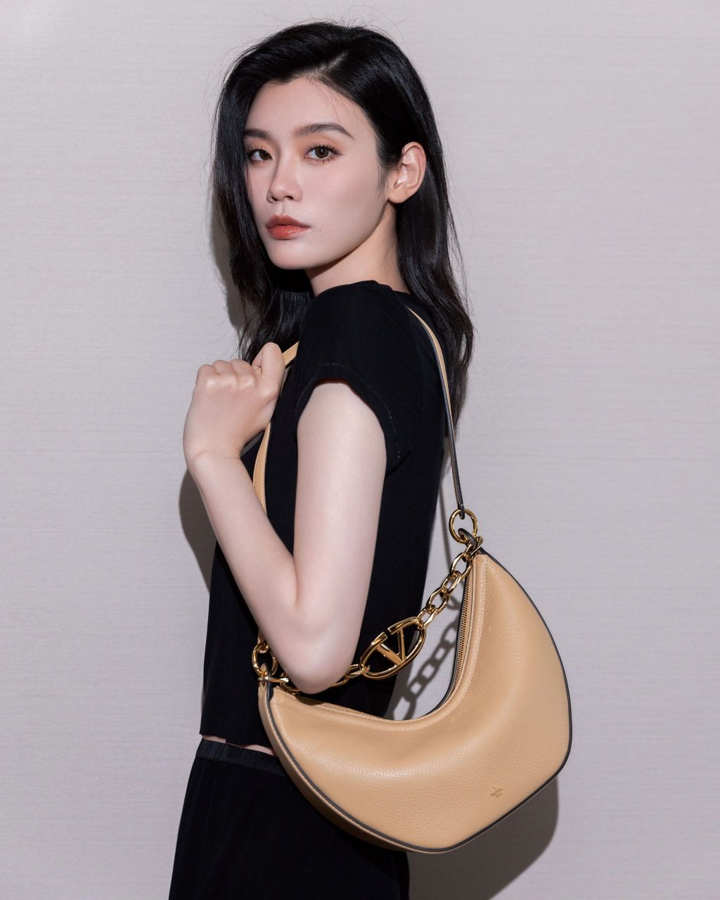 💃奚梦瑶:时尚新灵感,经典永流传💃  超模奚梦瑶演绎全新 vlogo