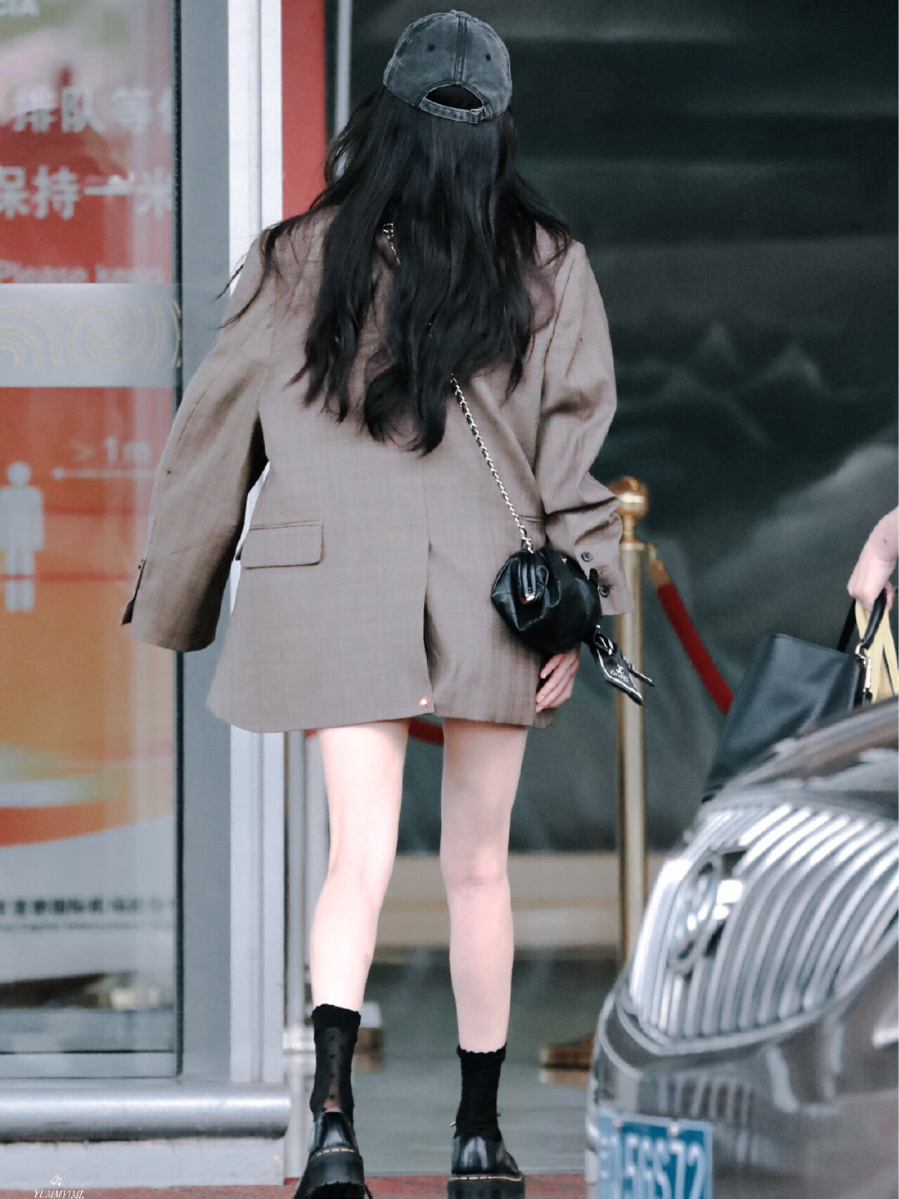 杨幂私服|又奶又拽的棒球帽西装外套穿搭  偶然看到了杨幂的这组街拍