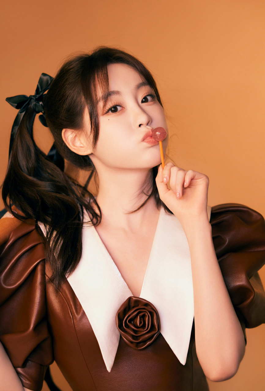 双马尾造型的祝绪丹,超可爱的!