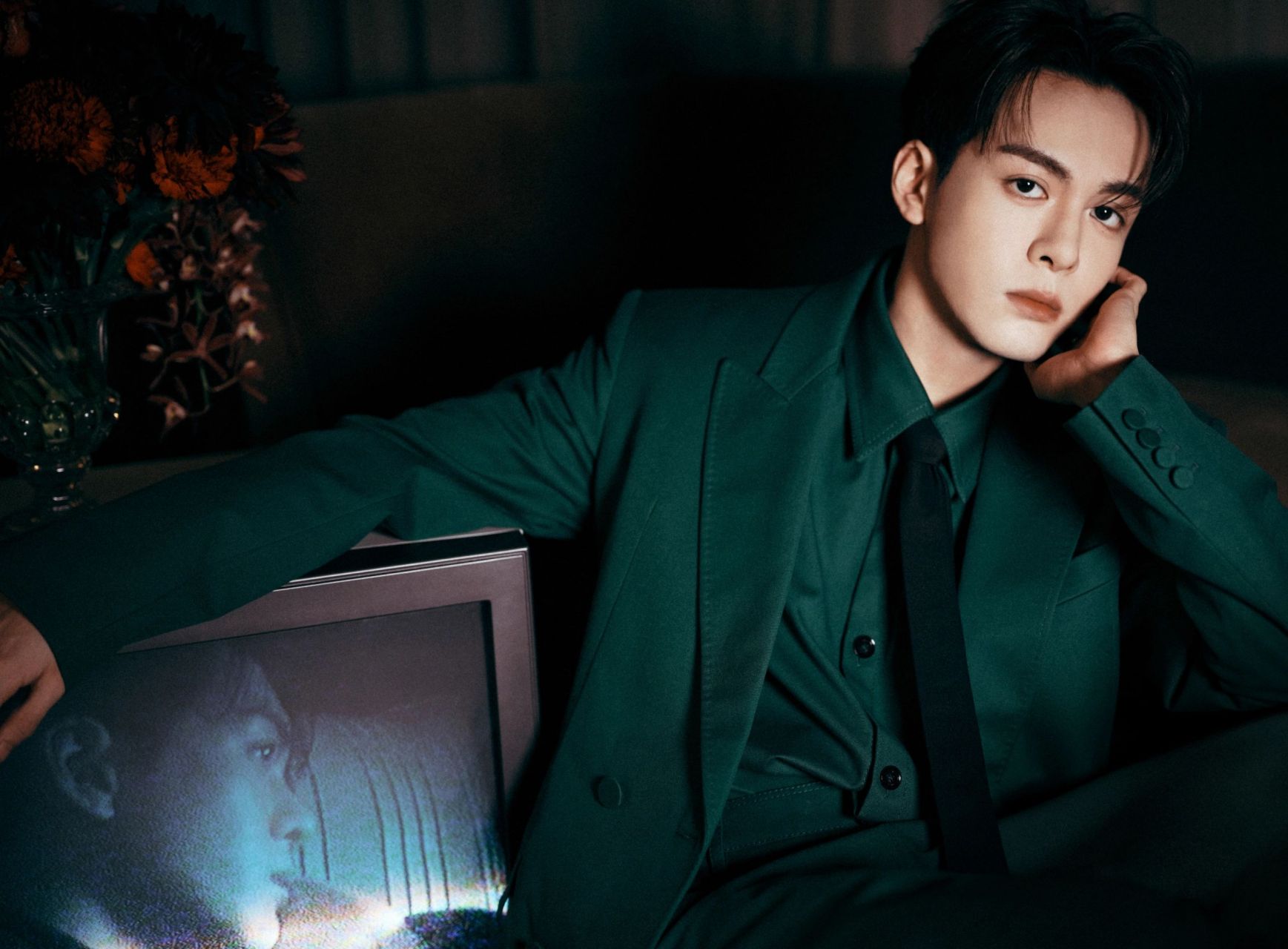 97曾舜晞的 valentino 时尚之旅  演员曾舜晞身着 valentino2024