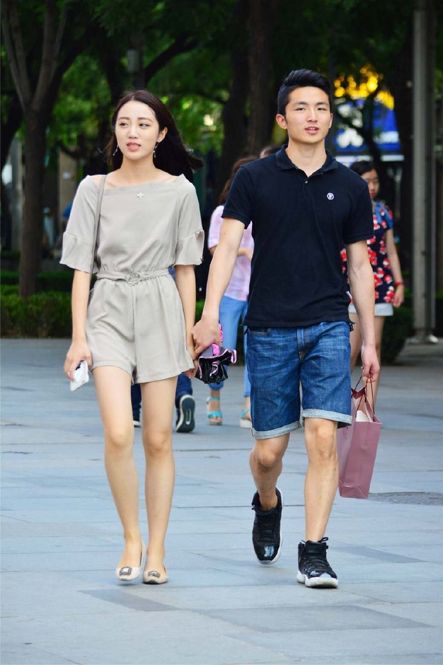 审美积累,武汉情侣街拍:捕捉都市浪漫瞬间,展现情 