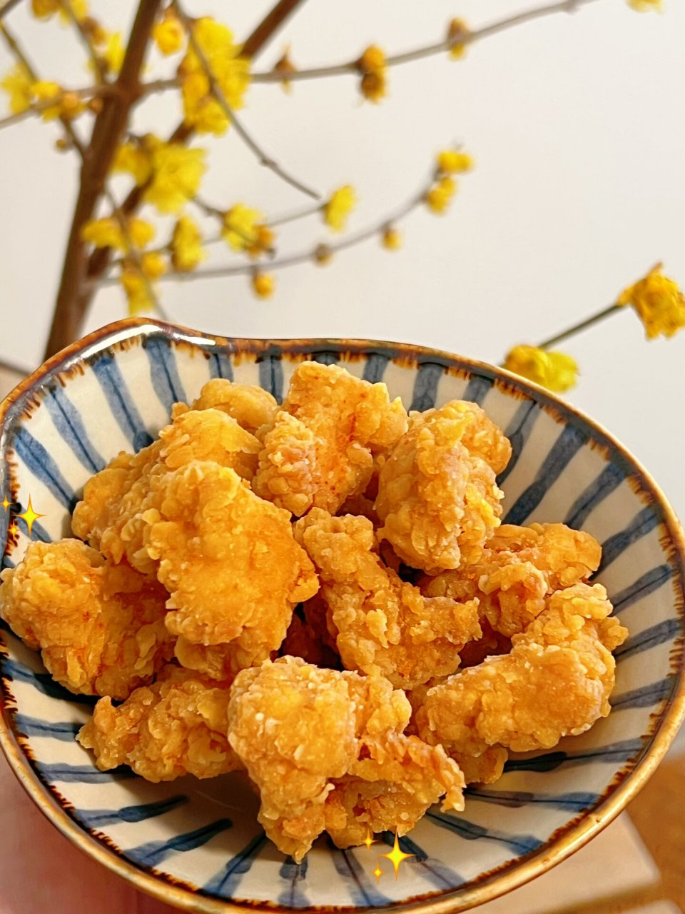 鸡米花图片  鸡米花是一种非常适合分享的食物,因为它小巧便于分食