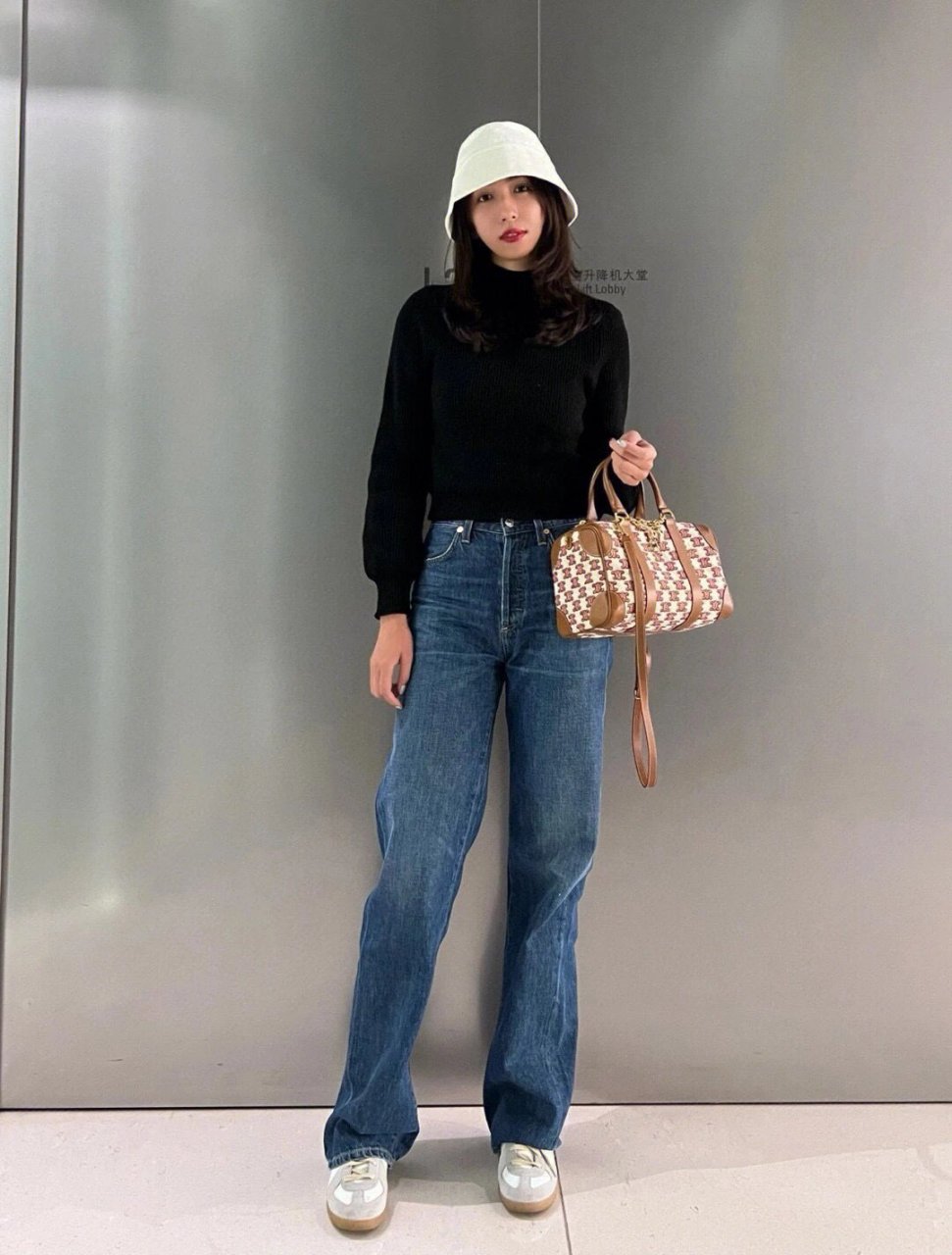 今天我要给大家分享一款超级火爆的牛仔裤——lisa和杨幂同款的【过验