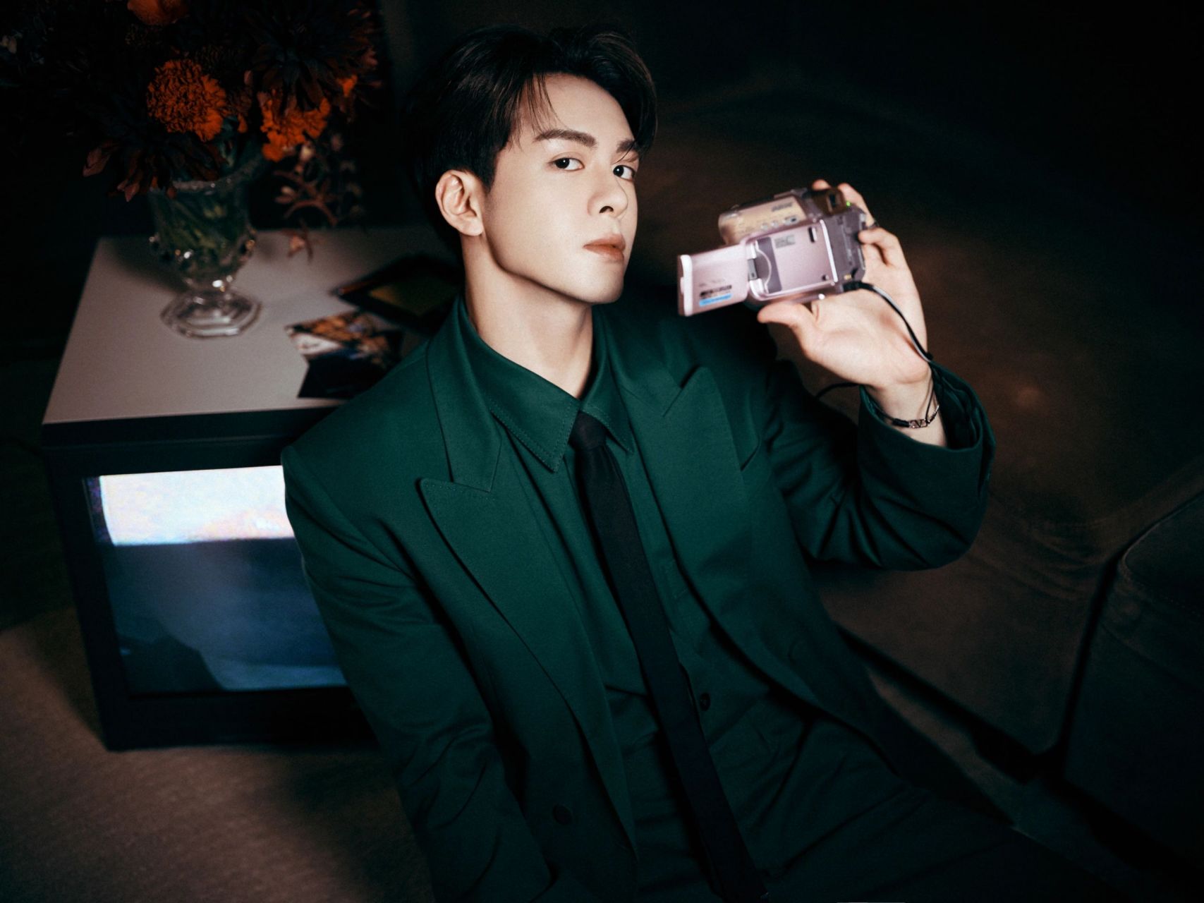 97曾舜晞的 valentino 时尚之旅  演员曾舜晞身着 valentino2024