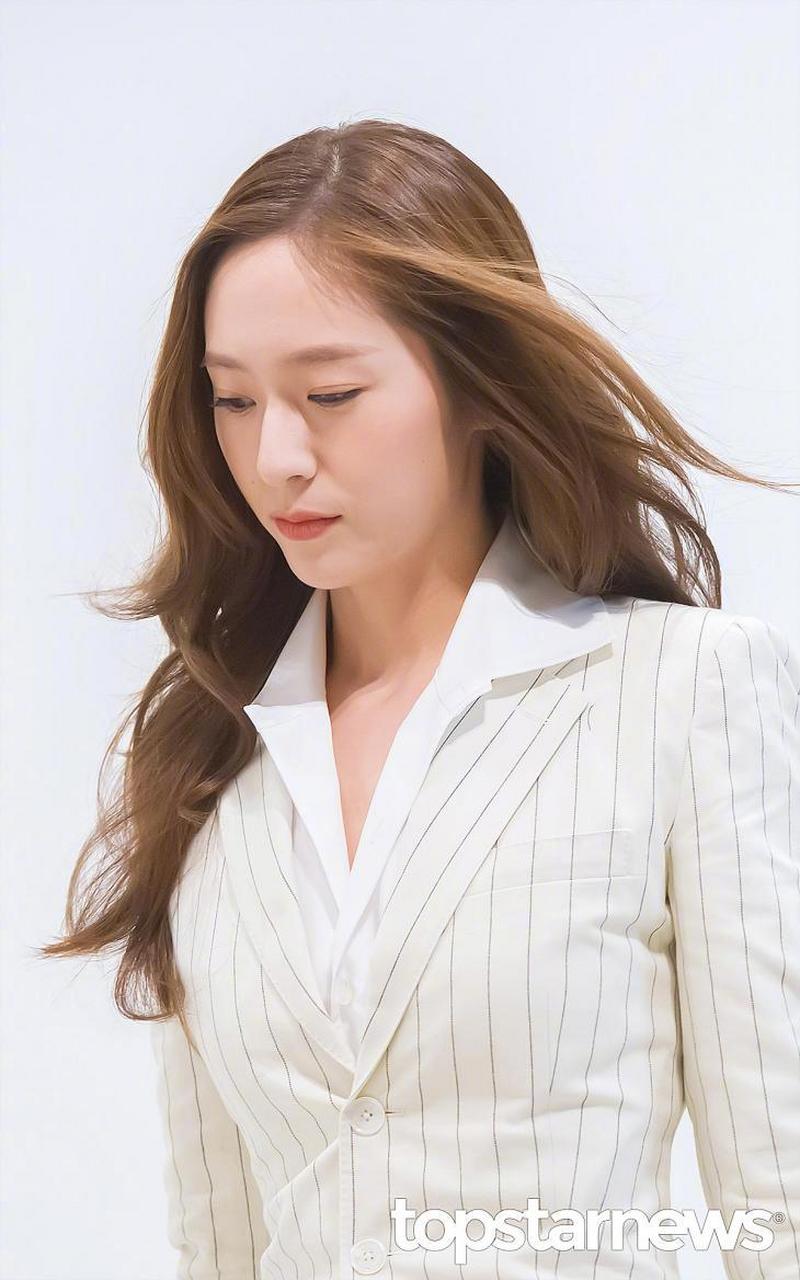 郑秀晶出席拉尔夫·劳伦活动,女财阀出门即视感!