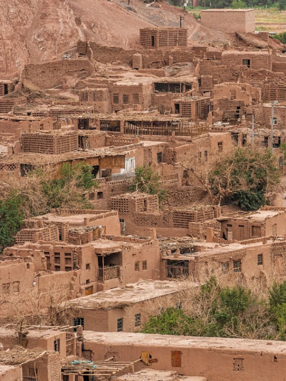 92 当阳光洒在新疆吐鲁番地区的吐峪沟乡麻扎村,我仿佛置身于一幅