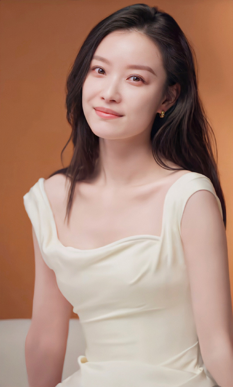 倪妮谨慎交友,圈外挚友成知心人  倪妮在娱乐圈中虽然光彩夺目,但她的