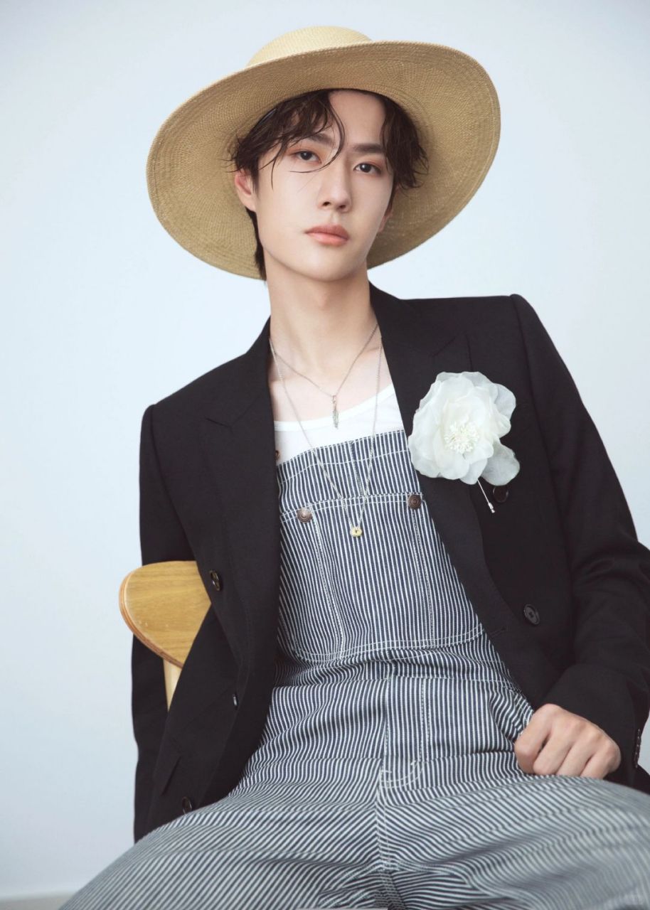 王一博的"陈情令"演唱会风采  回望南京的那个夜晚,王一博以一身