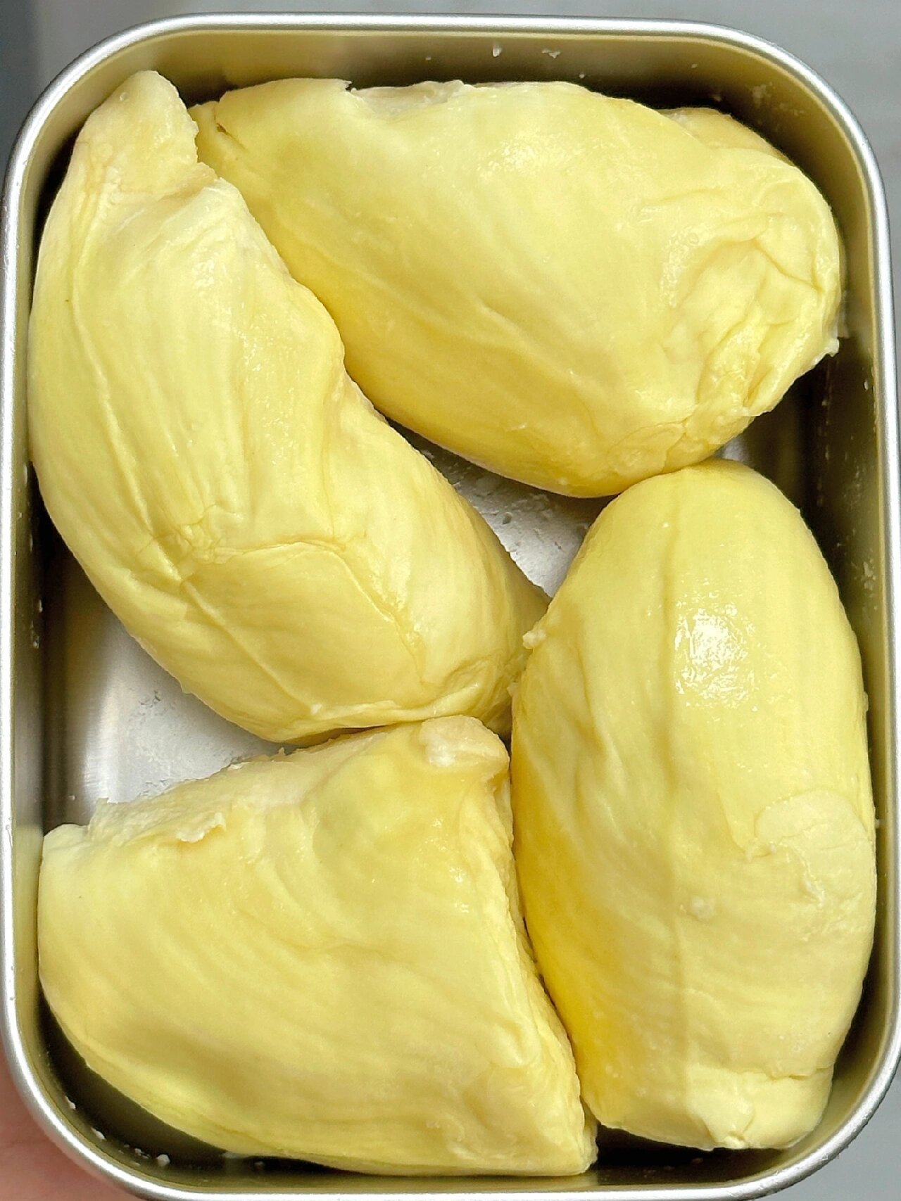 我觉得冻榴莲真的是一种巨巨巨好吃的美食!它就像