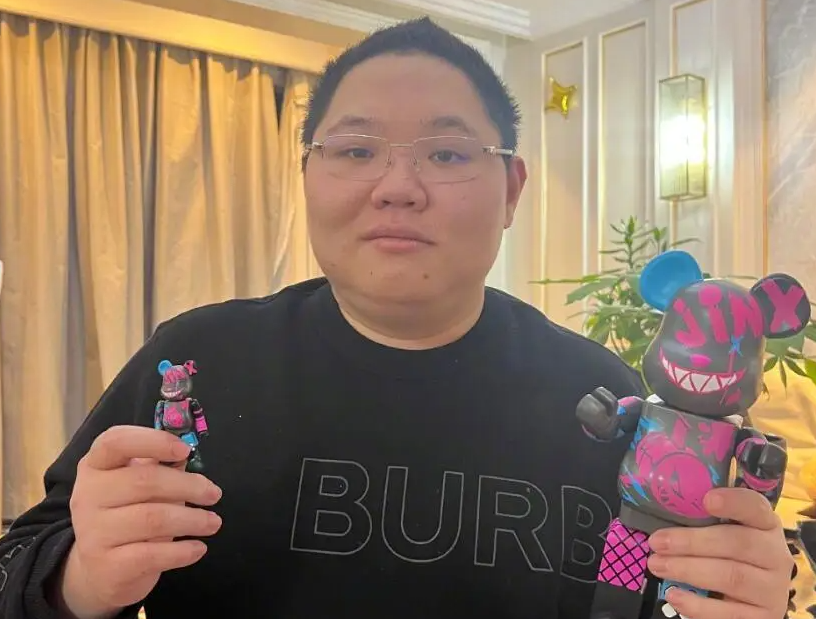 pdd卢本伟闪现澳门,被偶遇行色匆匆!经纪人首度回复跑路传言