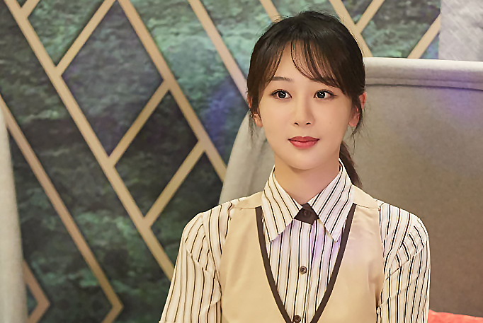 "小蚯蚓"是哪个明星?是杨紫在《欢乐颂》中的扮演的角色