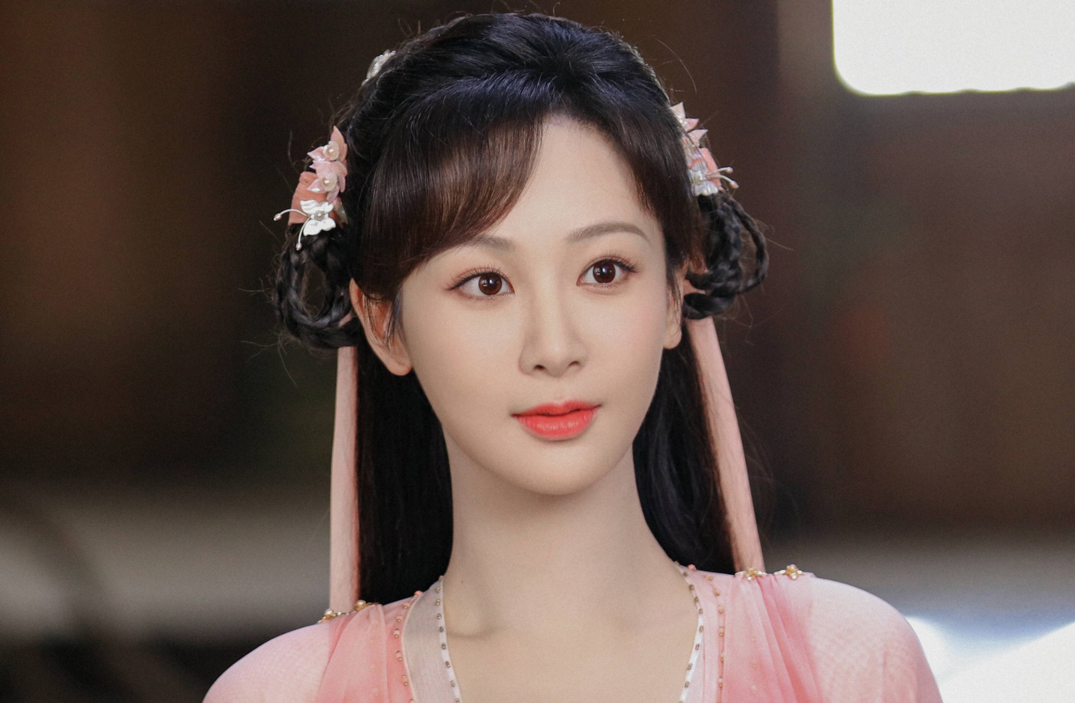 "小蚯蚓"是哪个明星?是杨紫在《欢乐颂》中的扮演的角色