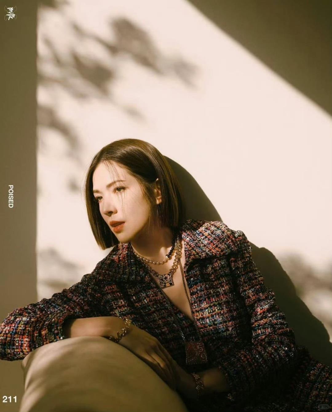 40岁许玮甯杂志写真仍然气质出众