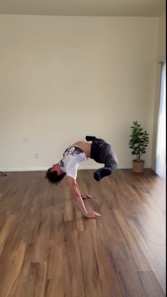 把徒手健身动作完成这个高度真的不容易