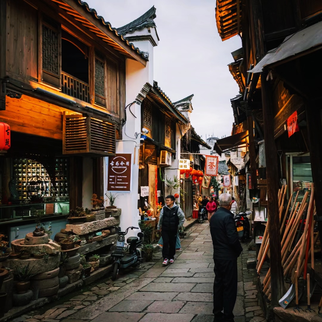 松阳老街,这条拥有1800多年历史的明清古街,就是这样一处时光流转的