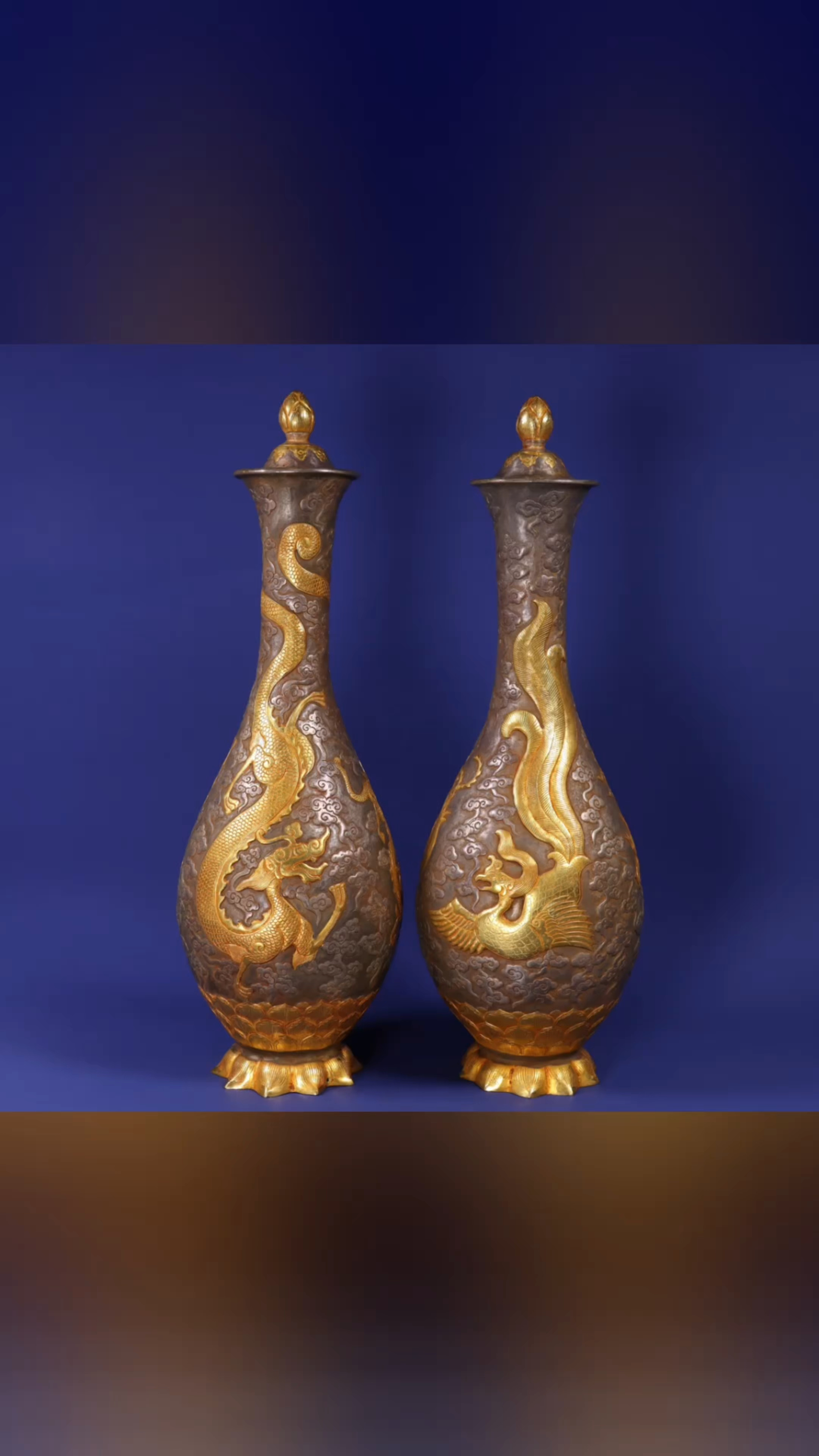 古董古玩文玩收藏龙凤净瓶一对出让