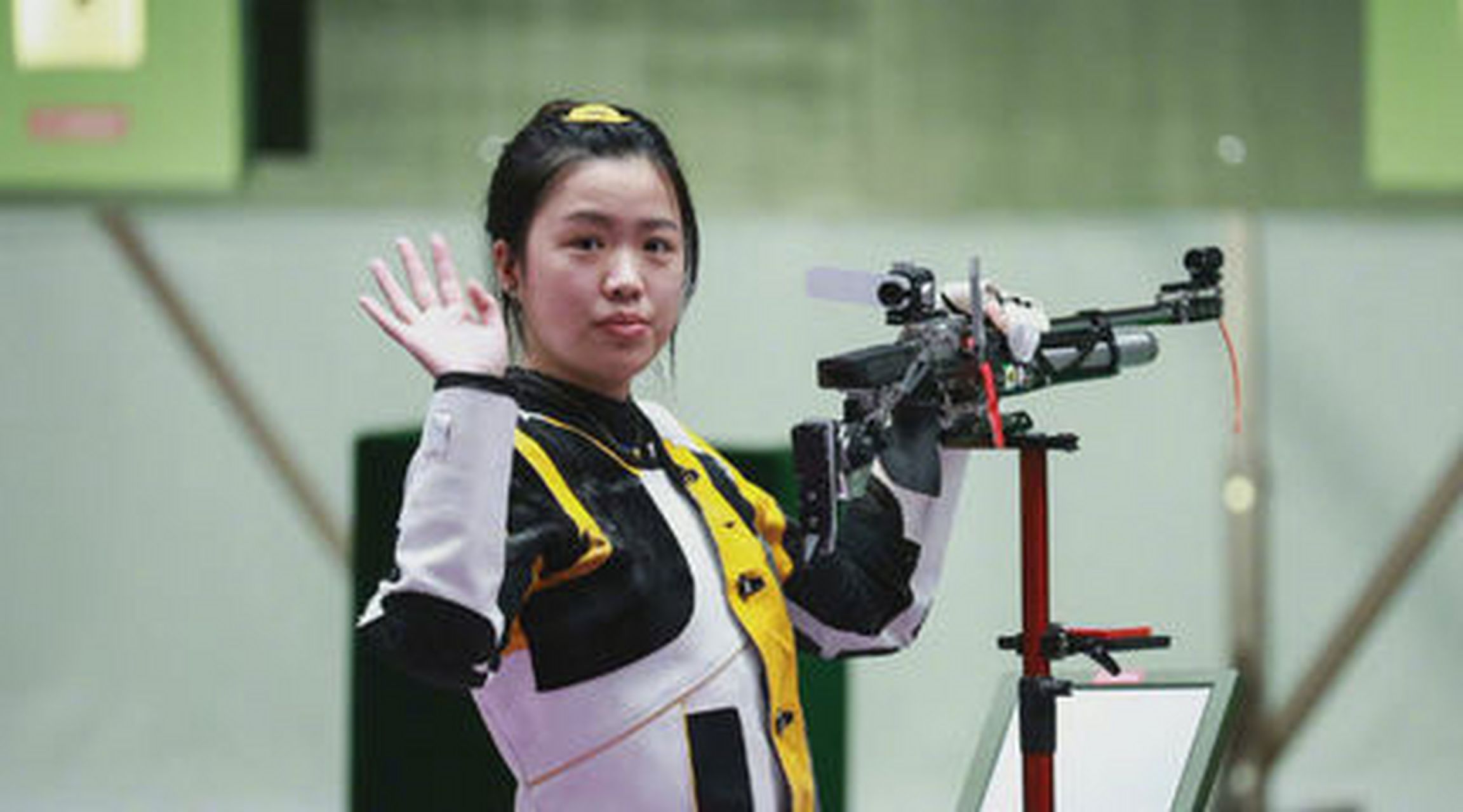 杨倩是中国射击运动员,曾在2020年东京奥运会上夺得首金,但她最近无缘