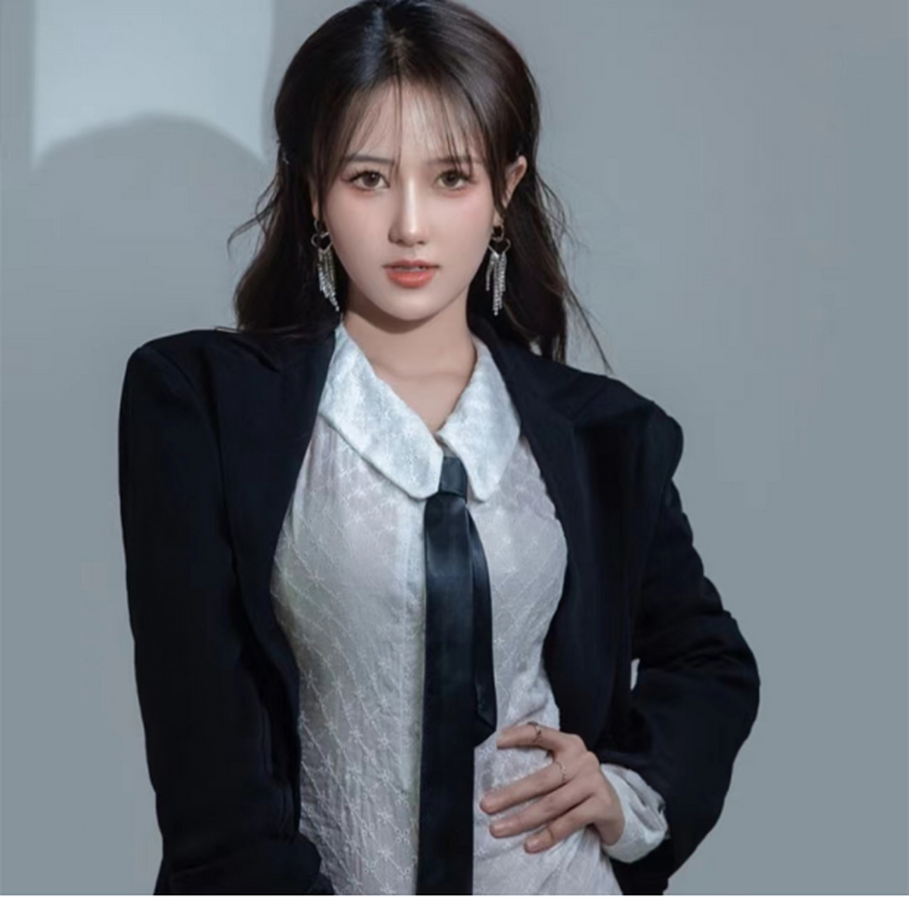 陌陌主播惠可儿在官方舞蹈频道演绎敦煌舞,被赞誉为飞天神女.