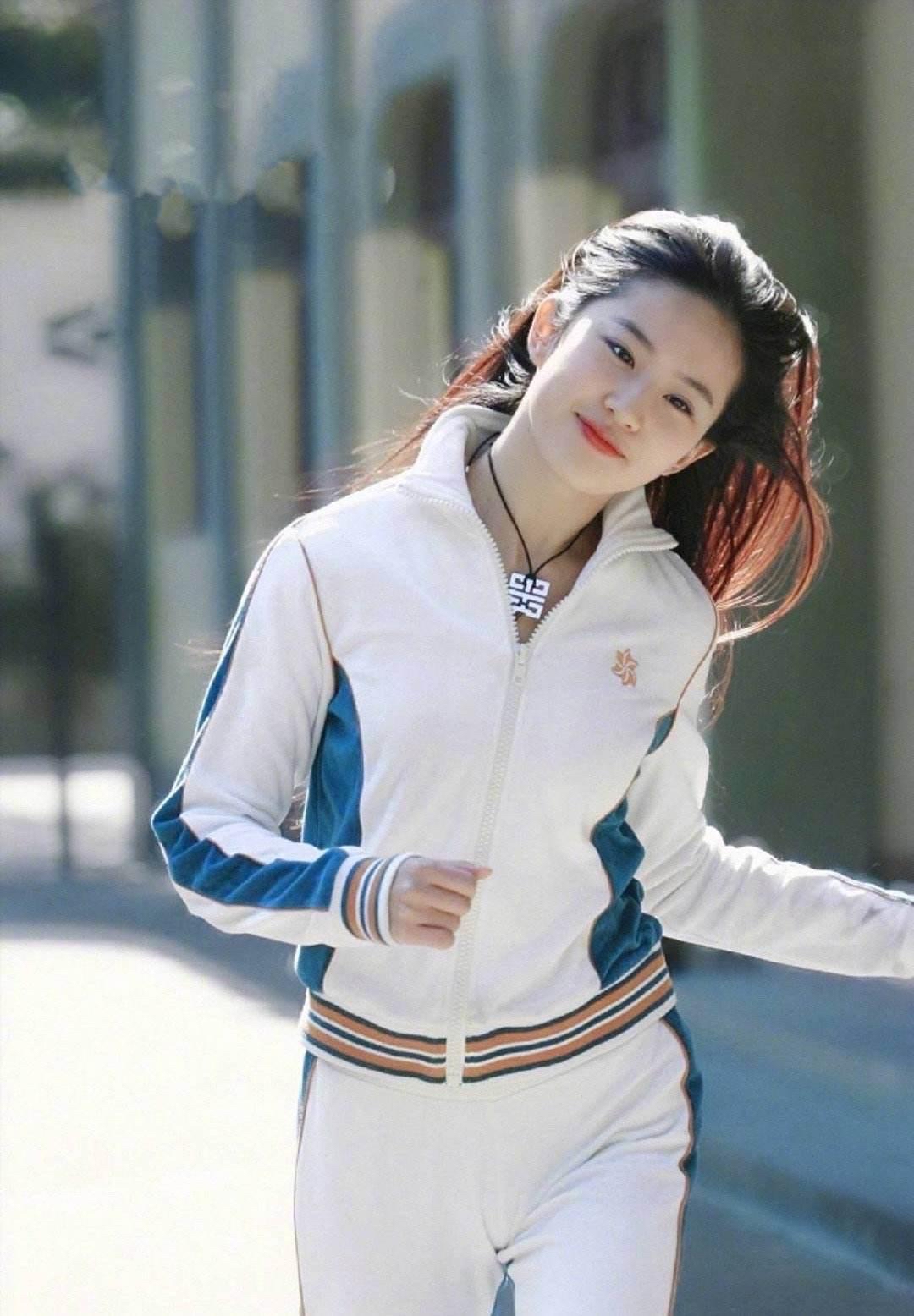 年轻时的刘亦菲真的是青春气息爆棚啊