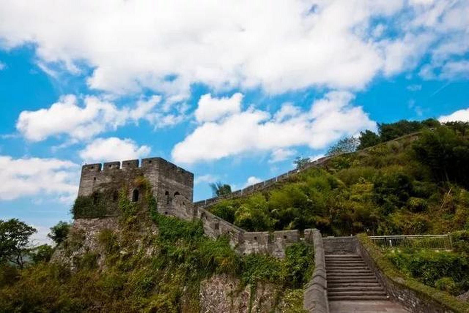 一日游带您领略古长城,东湖公园和紫阳街的韵味.