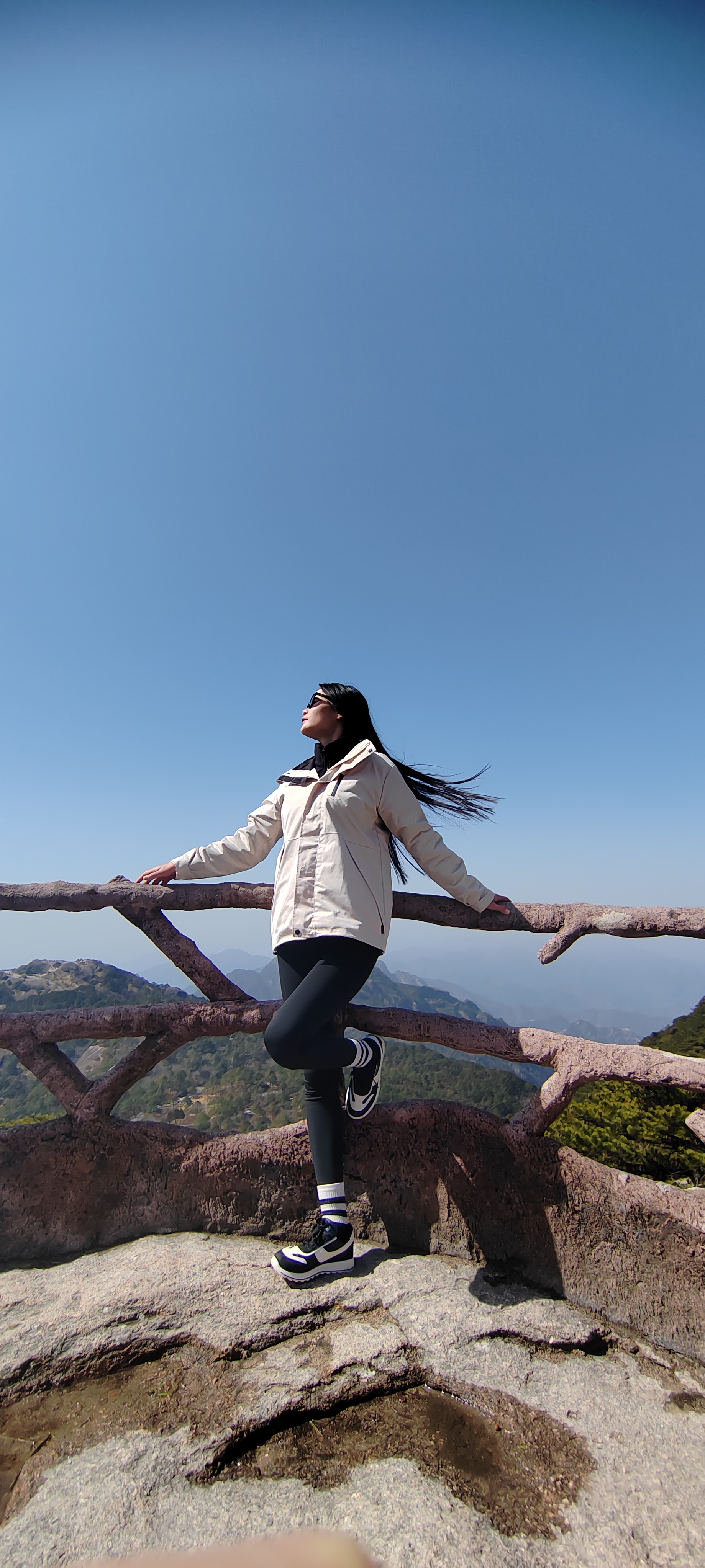 女生发旅游照片朋友圈图片