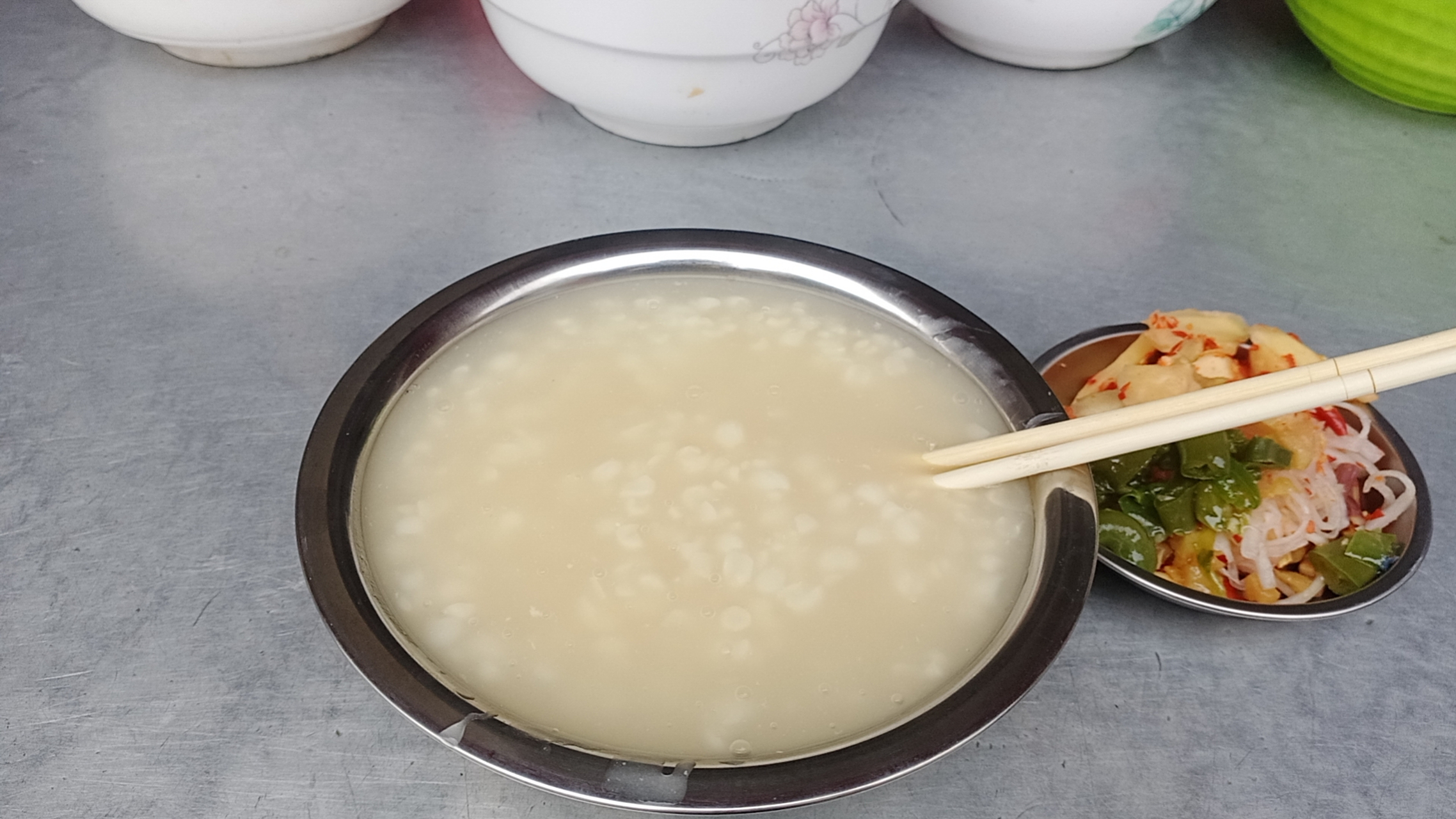 一碗平平无奇的玉米粥配上咸菜真的绝了