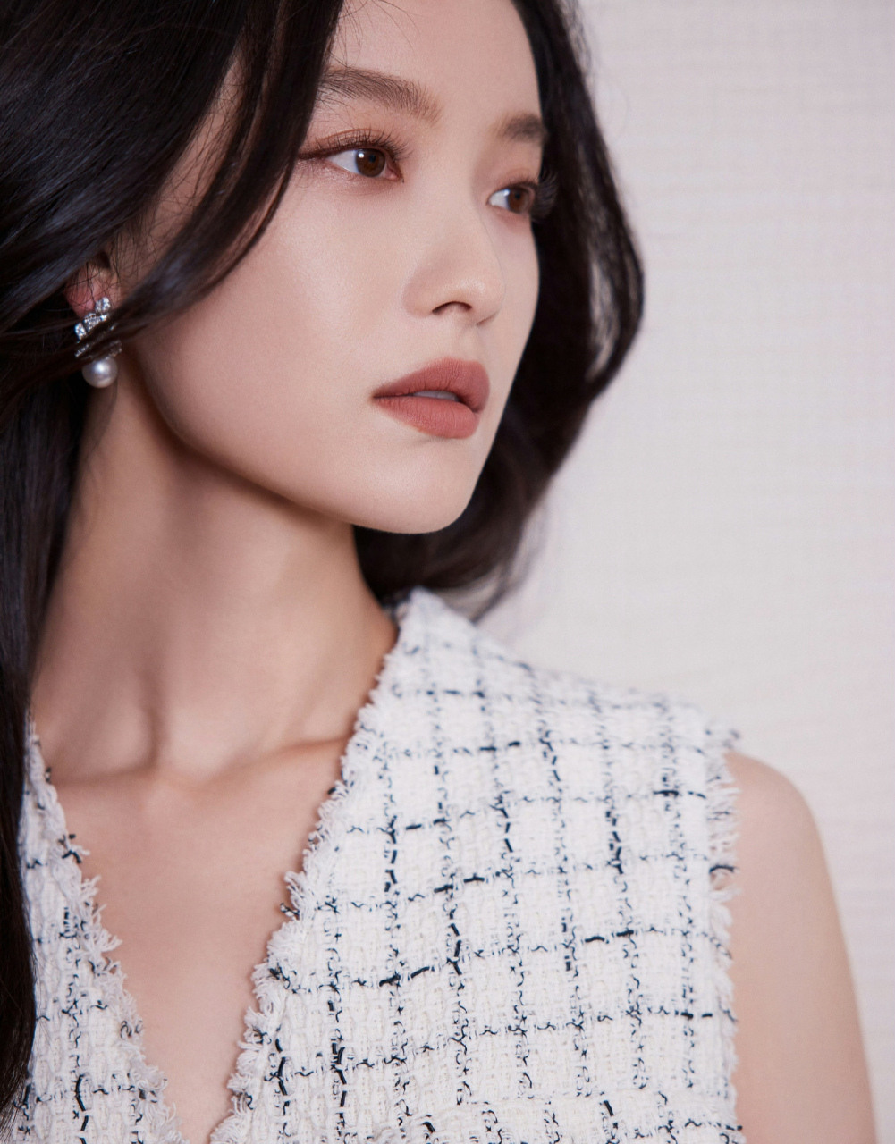 鹅厂大剧《隐身的名字》倪妮,闫妮,刘雅瑟,董洁. 这可都是演技派啊!