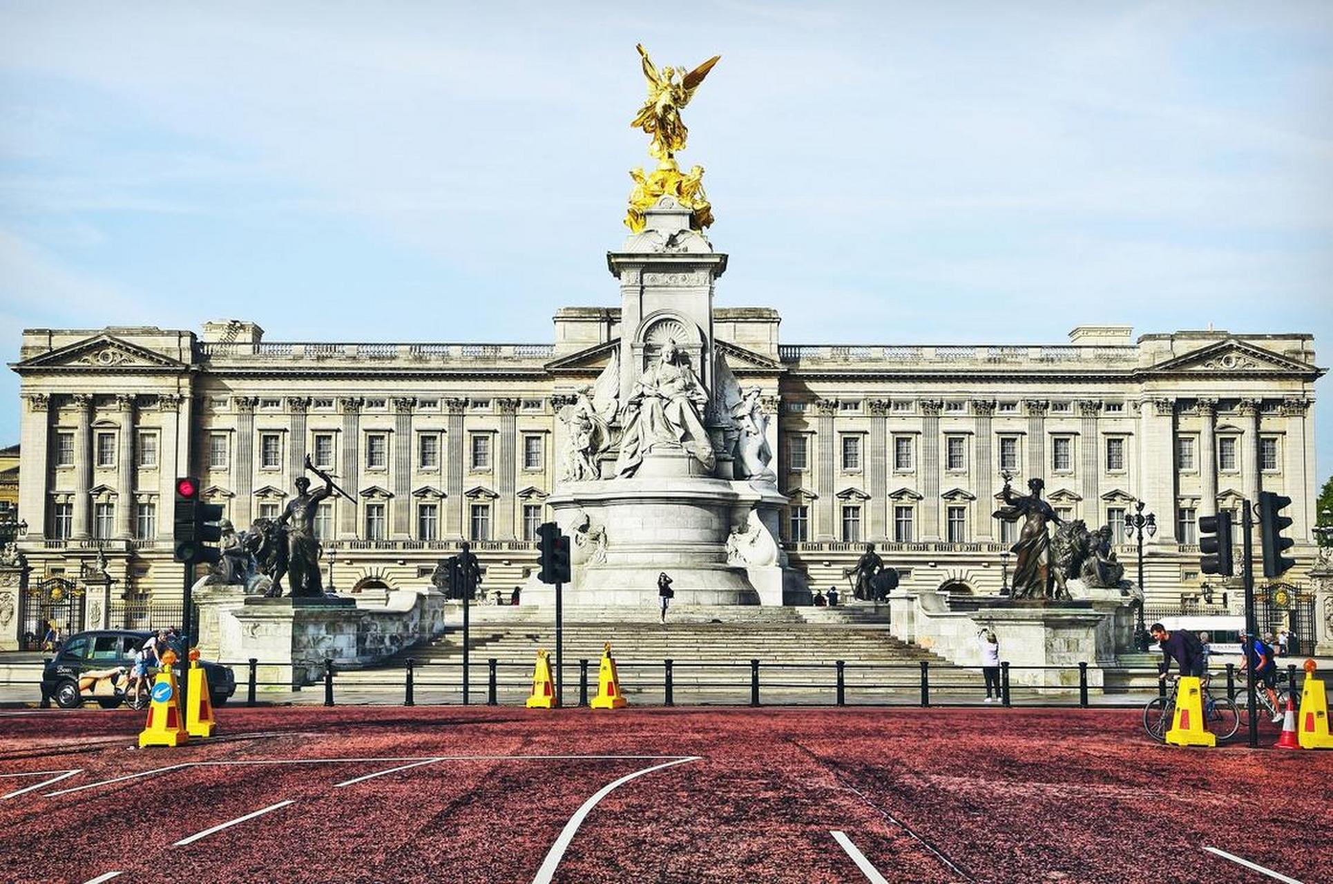 白金汉宫和英国驻俄罗斯大使馆告诉俄新社,英国国王查尔斯三世没有死